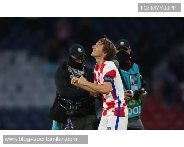 两位金球先生的传奇相遇2006年魔笛首秀梅西国家队首球回顾